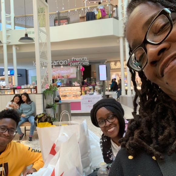 Meet Your Posher, Debra 😎 - Picture 5 of 7